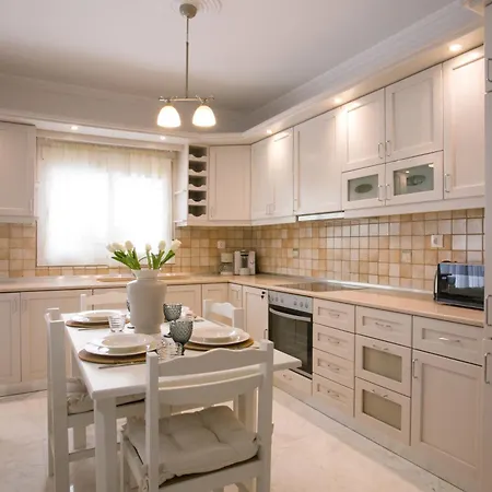White Elegant Apartment Thessaloniki