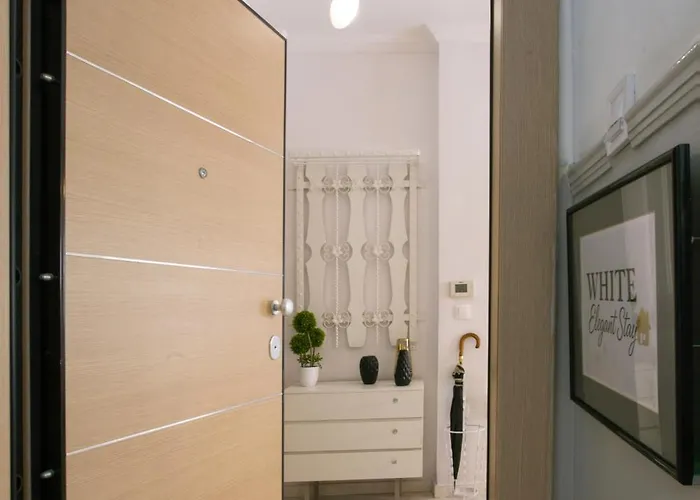 White Elegant Thessalonique