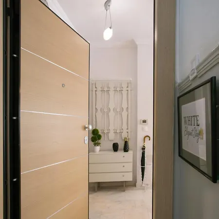 White Elegant Saloniki