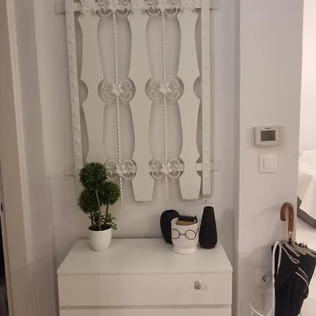 White Elegant Apartament *