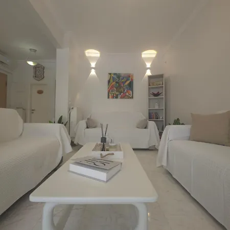 White Elegant Saloniki