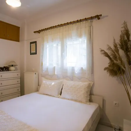 White Elegant Saloniki